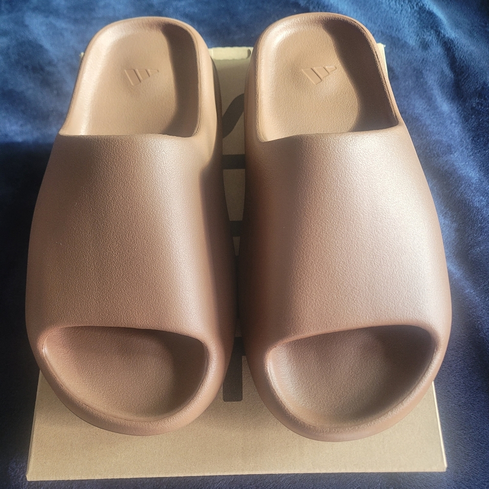 Yeezy slides flax